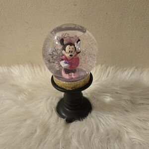 Minnie Mouse Snow Globe with Black Base